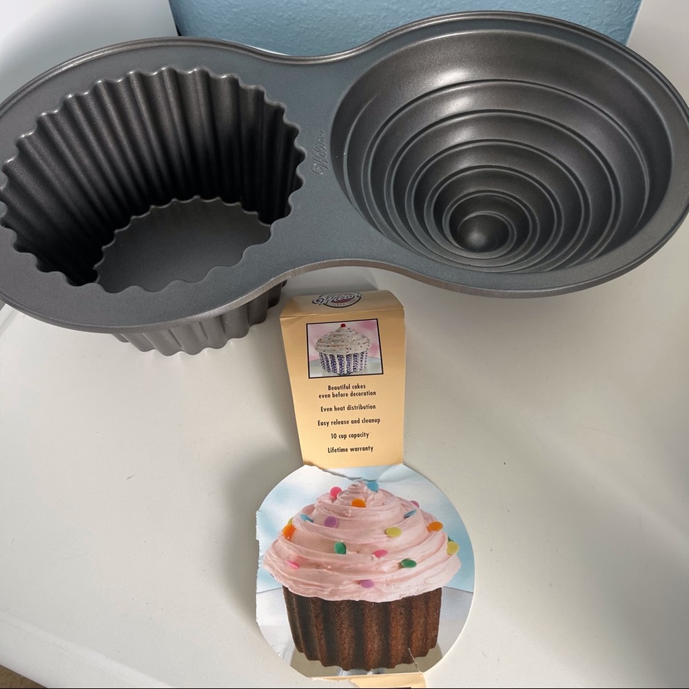 Wilton Giant Cupcake Cake Pan